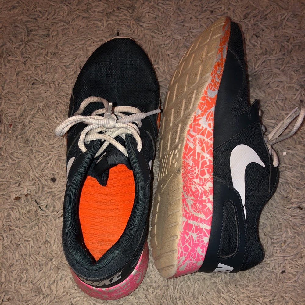 Nike Thea - Picture 2 of 3